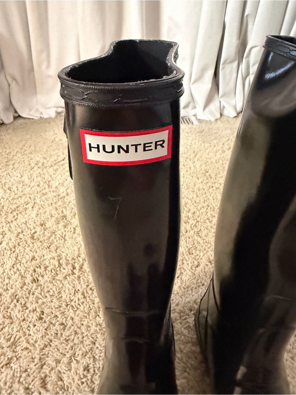 Hunter Gloss Black Tall Rain Boots (with liner) - size 8 - Picture 4 of 16